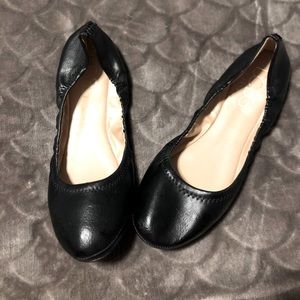 Women’s black flats
